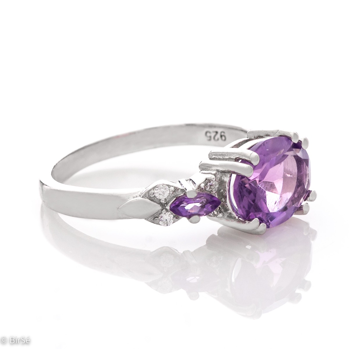 Temptation in violet - an exquisite silver ring with a natural amethyst that will raise your self-esteem deservedly. Part of a charming English clasp pendant and earring set.