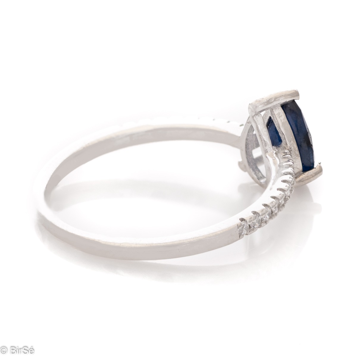 Silver ring - Natural sapphire 0,75 ct.