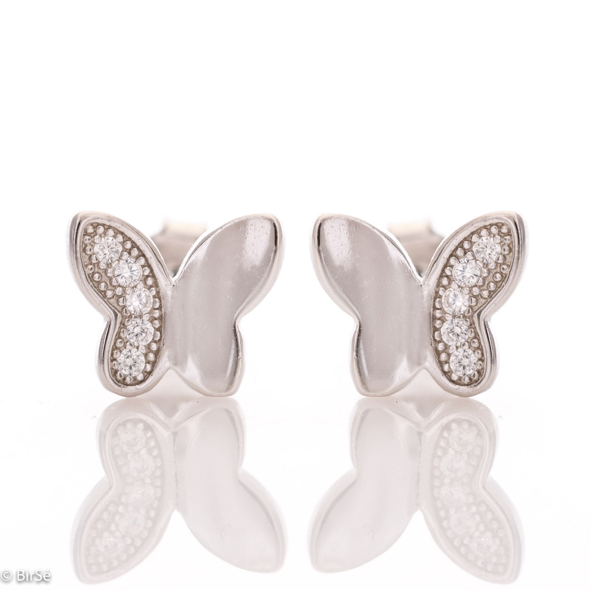 Captivating earrings, masterfully crafted from fine rhodium silver with an elegant butterfly design. Beautifully sculpted from silver and cubic zirconia, they are suitable jewelry for ladies of any age, and the pin fastening is comfortable and practical. 