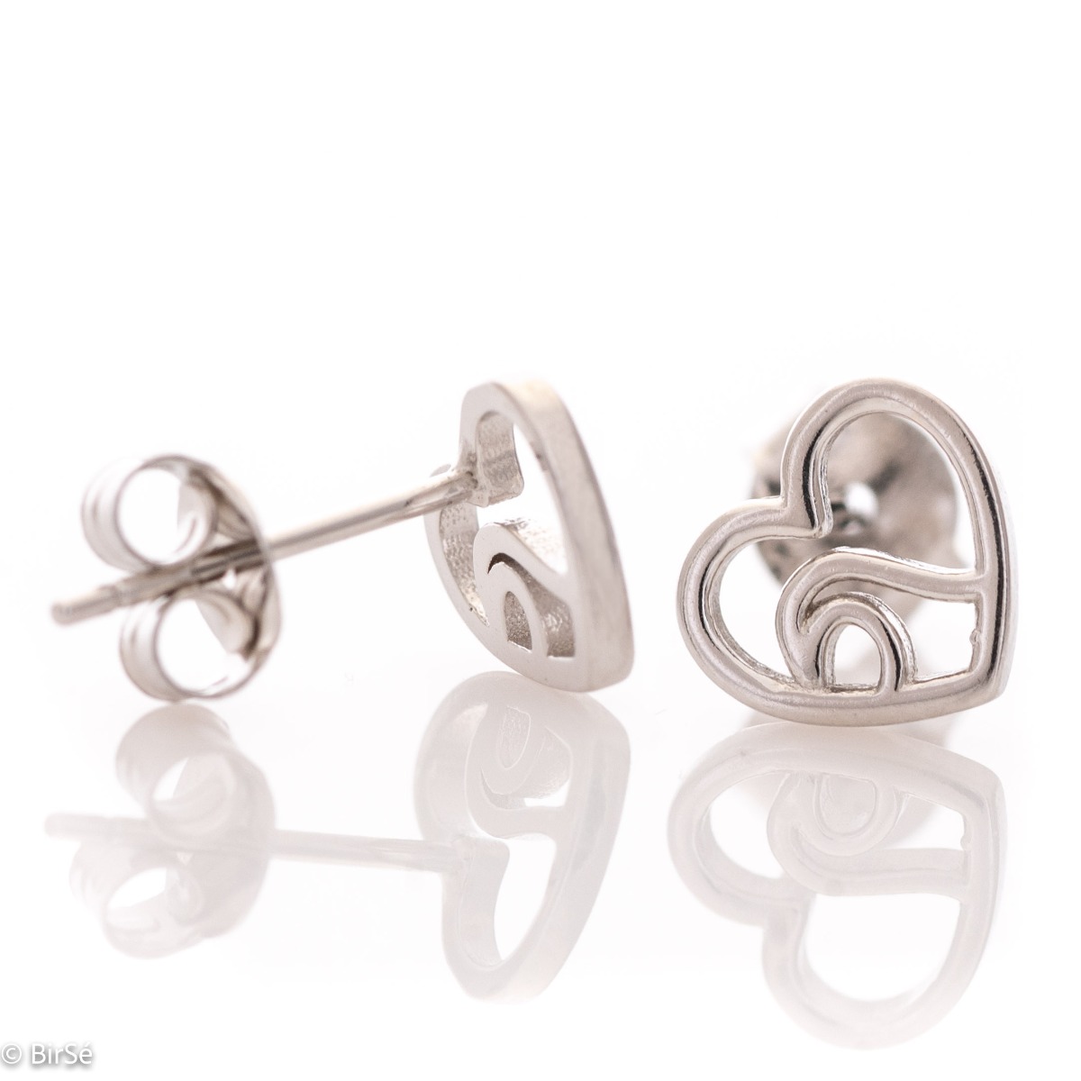 Captivating earrings, masterfully crafted from fine rhodium silver with an elegant heart design. Beautifully sculpted from silver, they are a suitable piece of jewelery for ladies of any age and the pin fastening is comfortable and practical.