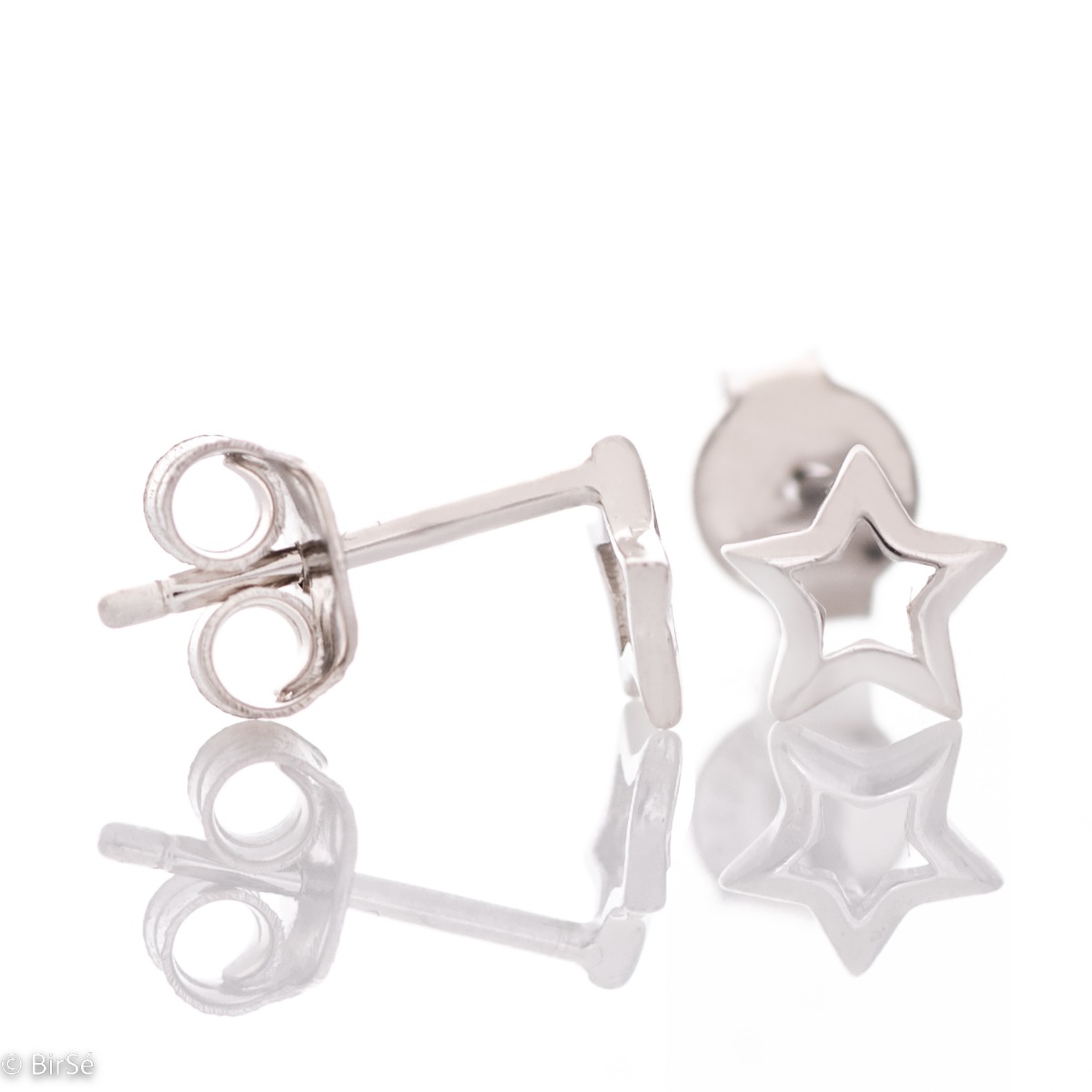 Fine women's earrings with a star outline, made entirely of rhodium-plated silver. With a pin fastening, they are also comfortable for little girls.