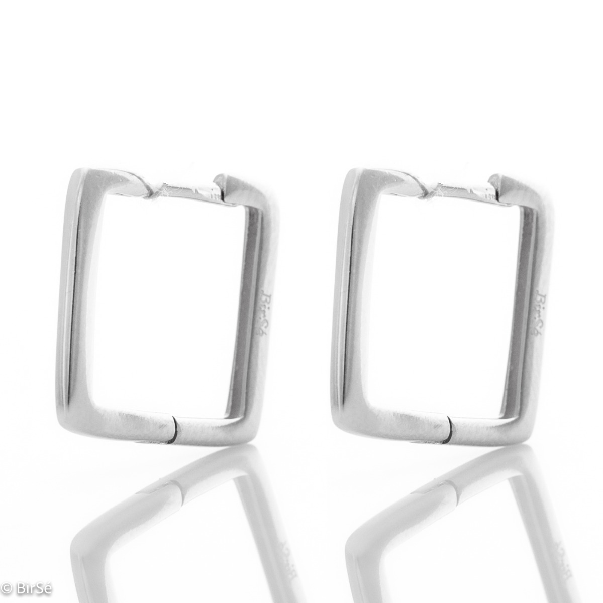 Extravagant women's earrings made with a spectacular design of rhodium silver and with a square shape. The fastening is English - secure and preferred by the ladies.