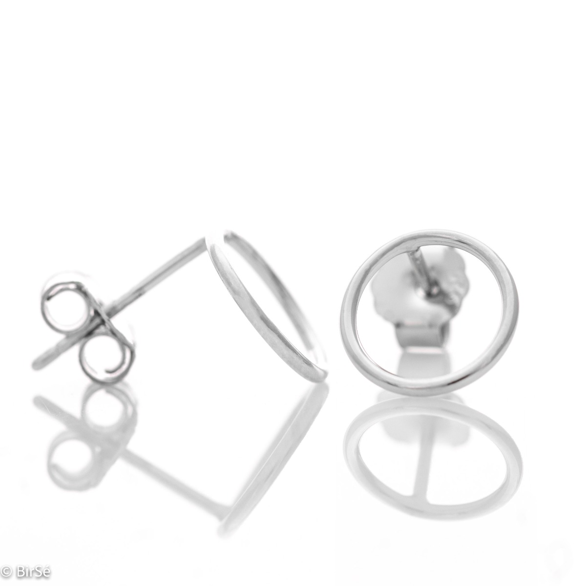 Extremely simple hoop earrings, made entirely of rhodium-plated silver, with a pin fastening.