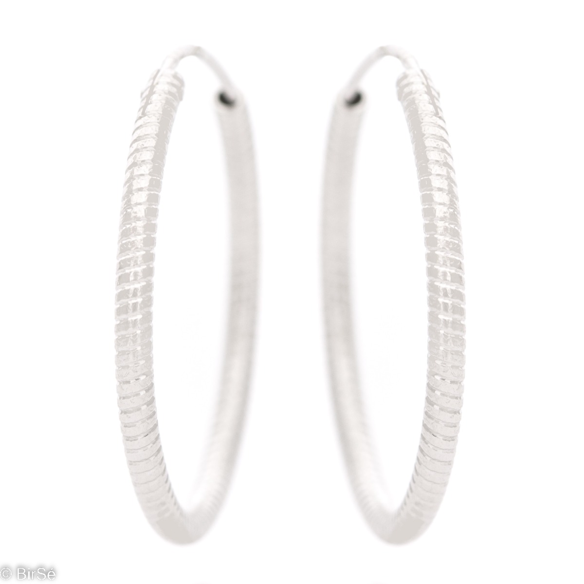 Elegant women's silver hoop earrings with a clean design and English clasp. Comfortable and practical for your everyday life.