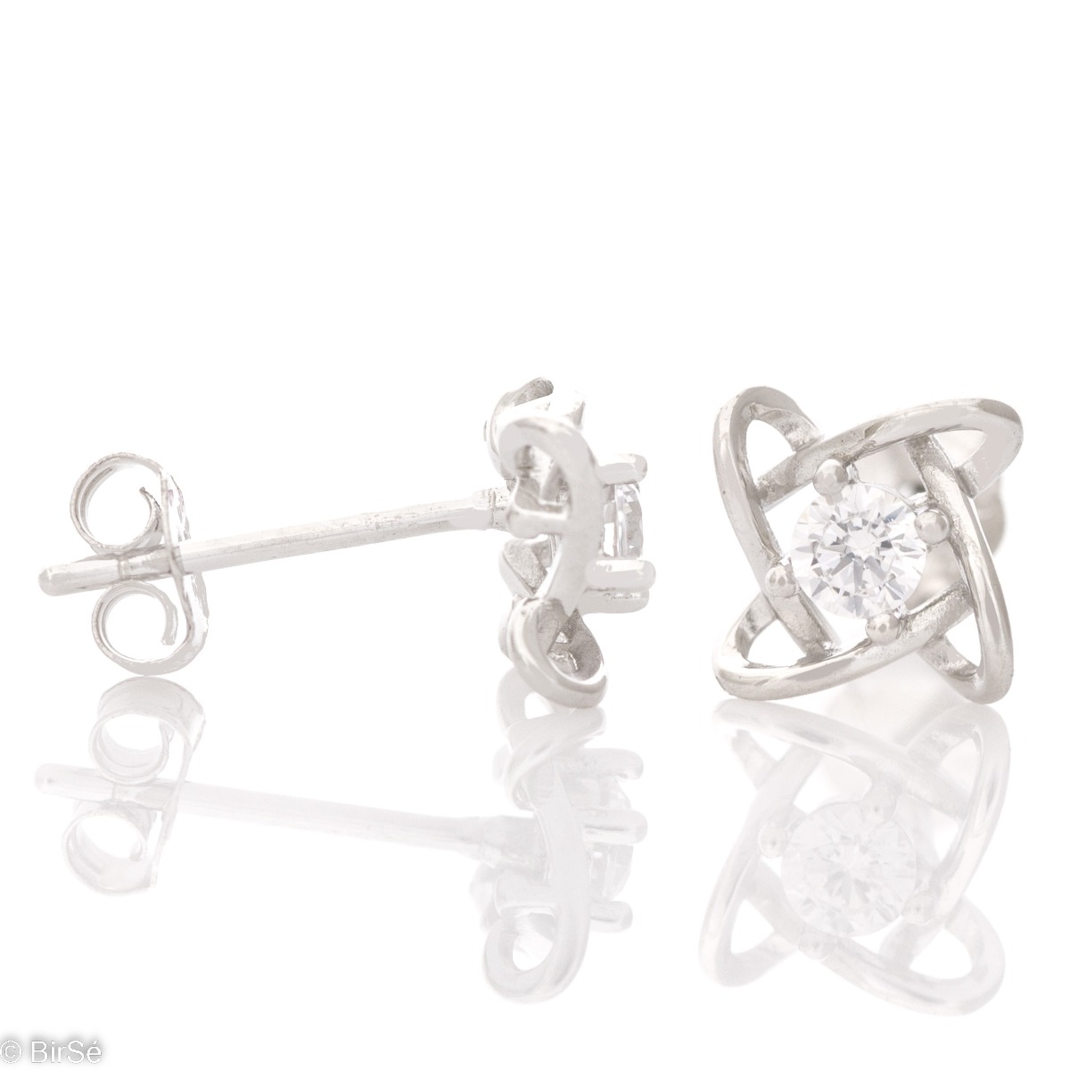 Spectacular women's earrings made of delicate silver flowers, in an elegant combination with dazzling zircons. The pin fastening is for more convenience and the earrings are suitable for everyday life or more special moments.