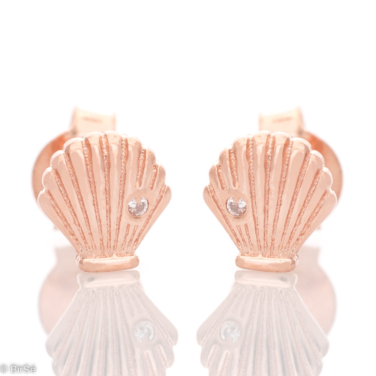 Exquisite women's earrings made of fine rose silver with a sea flavor and carrying a summer mood. The beautiful small scallops with pin fastening are suitable jewelry for ladies and also for children.