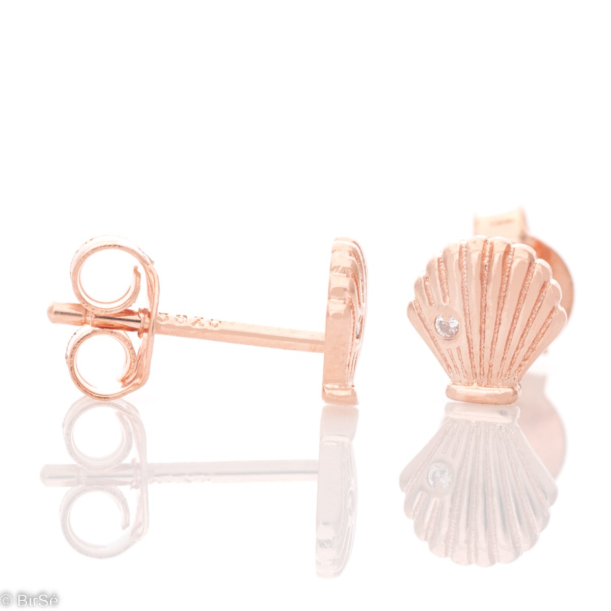 Exquisite women's earrings made of fine rose silver with a sea flavor and carrying a summer mood. The beautiful small scallops with pin fastening are suitable jewelry for ladies and also for children.