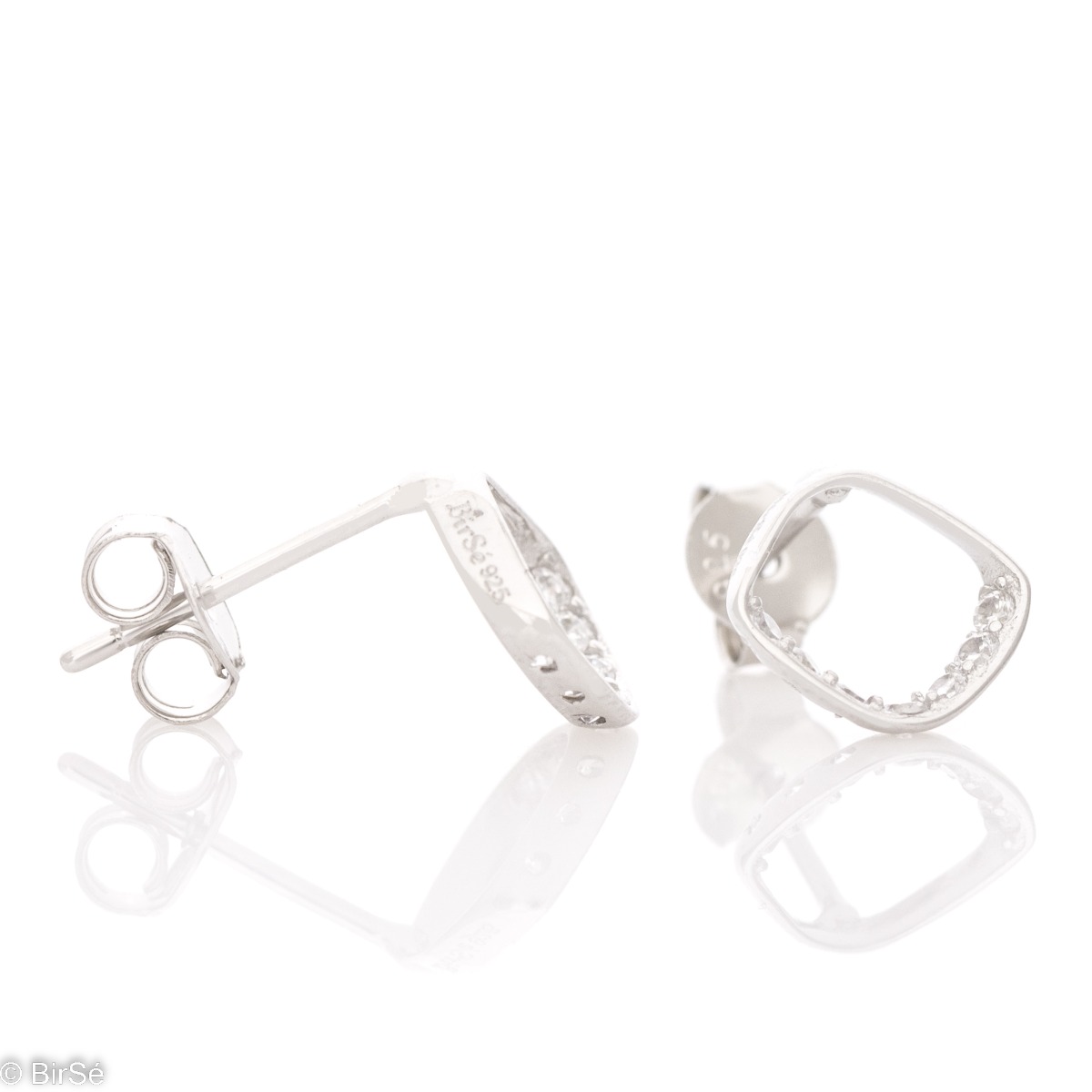 Stylish silver earrings with an elegant design of rhodium silver and sparkling zircons. Suitable for your daily styling with a convenient pin fastening.