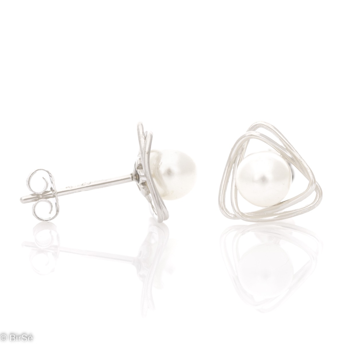 A beautiful model of women's earrings, entirely made of fine rhodium silver, with a comfortable and secure pin fastening. Delicate, glamorous elements stylishly surround an exquisite pearl. Charming and suitable for any occasion.