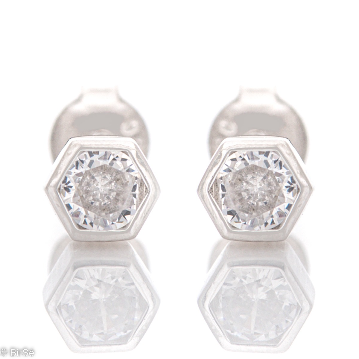 Fine women's stud earrings with exquisite craftsmanship combining delicate rhodium silver fittings with the sparkle of beautiful zircon. Suitable for small and large ladies.