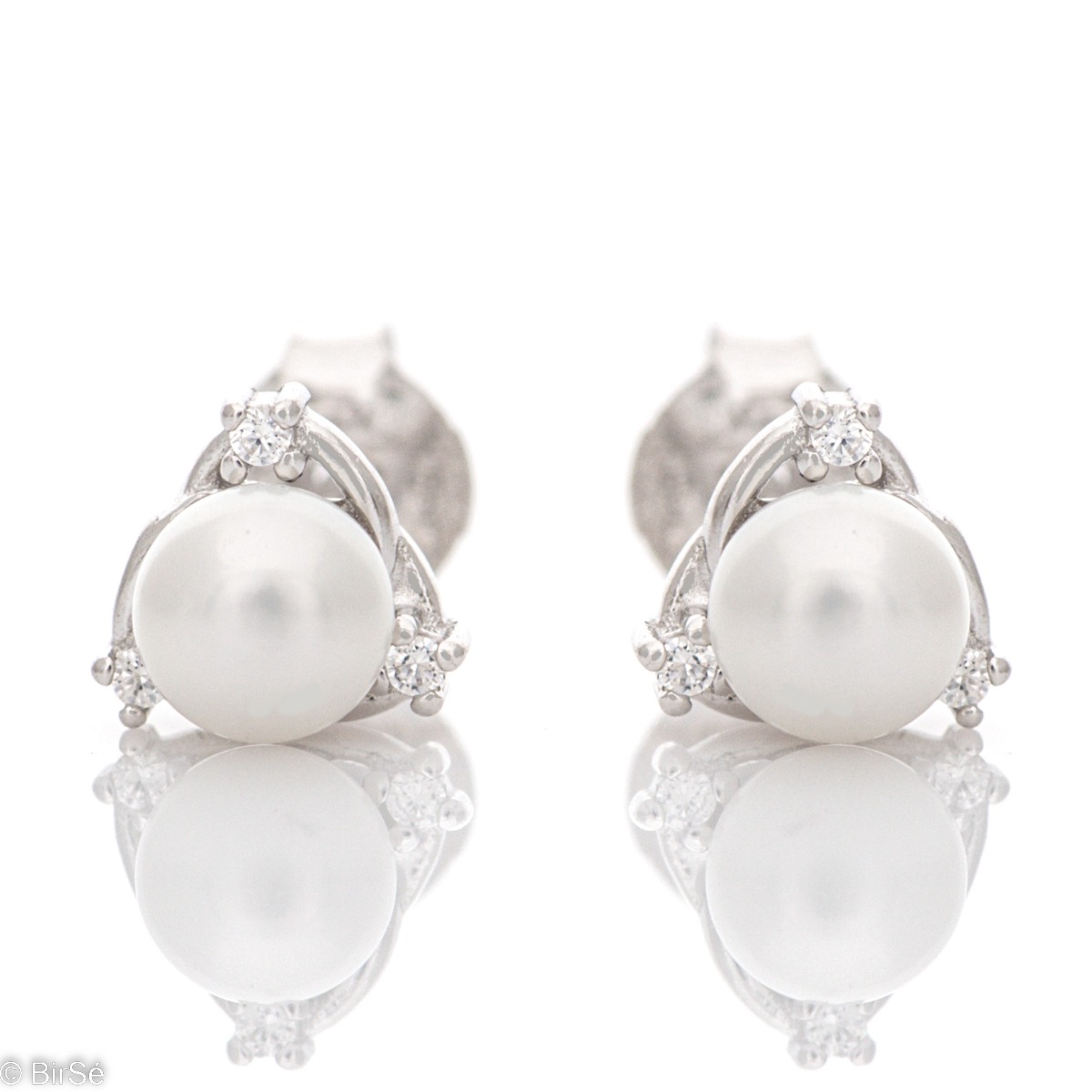 Stylish women's earrings, exquisitely crafted from fine rhodium silver. A captivating natural pearl is at the heart of the earrings, elegantly combined with sparkling zircons. A suitable piece of jewelry for your special moments.