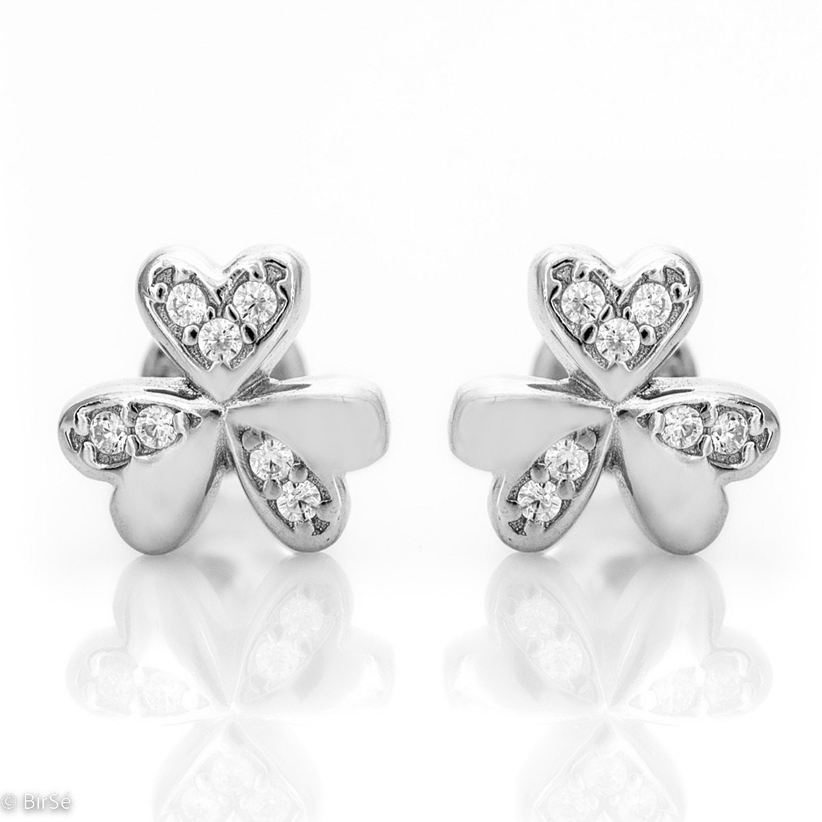 Spectacular women's earrings made of delicate silver flowers, in an elegant combination with dazzling zircons. The pin fastening is for more convenience, and the earrings are suitable for everyday life or more special moments.