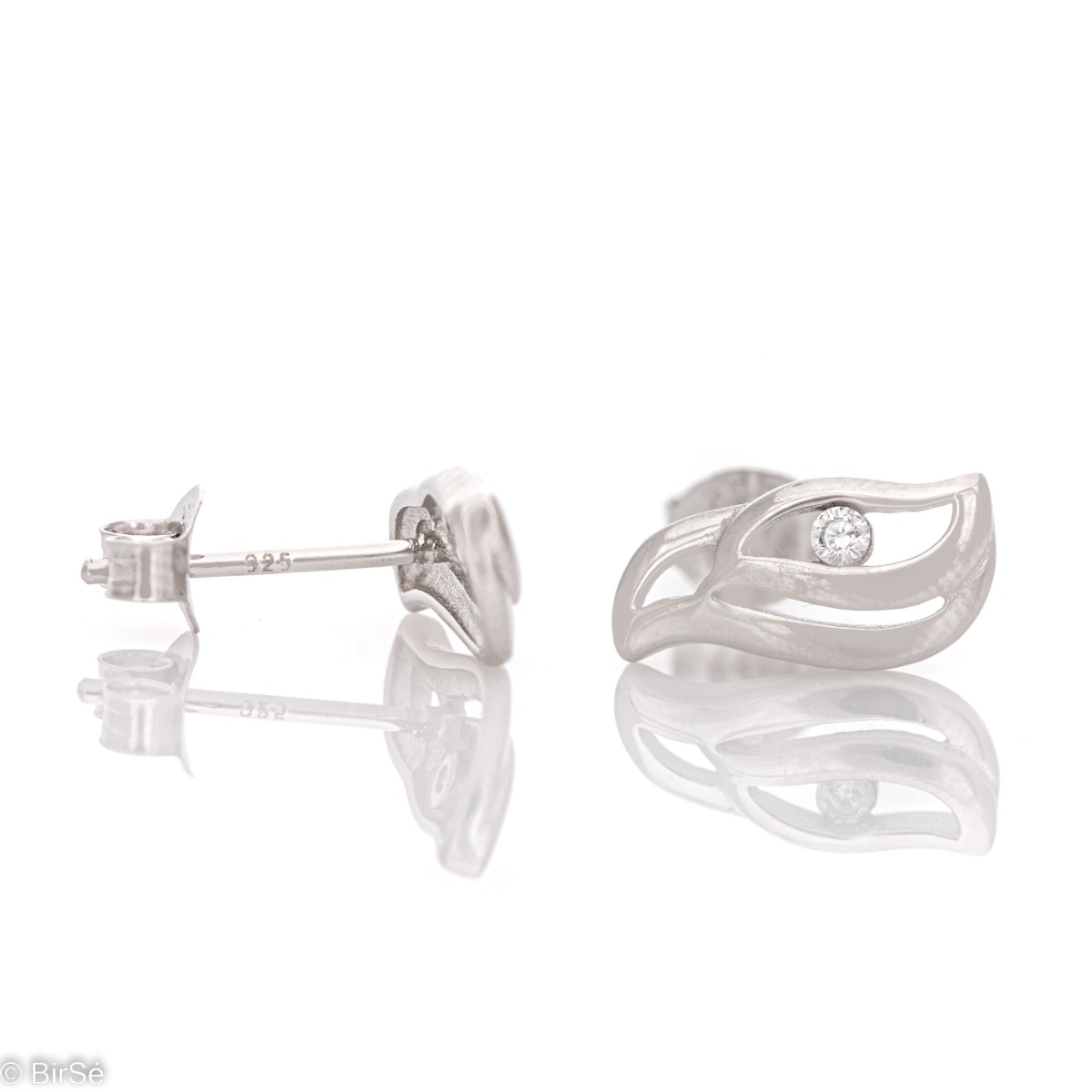 Extremely delicate women's stud earrings with an exquisite shape, complemented by sparkling zircons and precise craftsmanship entirely in rhodium-plated silver. The pin fastening makes them extremely comfortable.