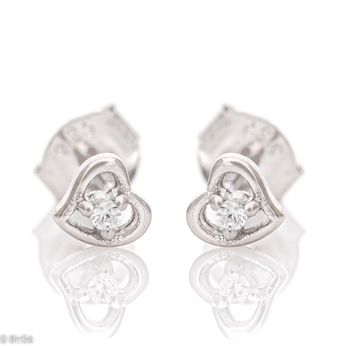 Spectacular women's earrings in rhodium-plated silver with an elegant heart shape, decorated with a dazzling zircon. The earrings have a comfortable pin fastening, suitable for ladies of all ages.