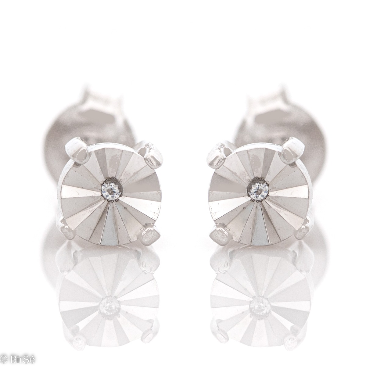 Delicate ladies' earrings, entirely made of fine rhodium silver with a spectacular zig-zag design. With the small size and pin fastening, the earrings are suitable even for small children.