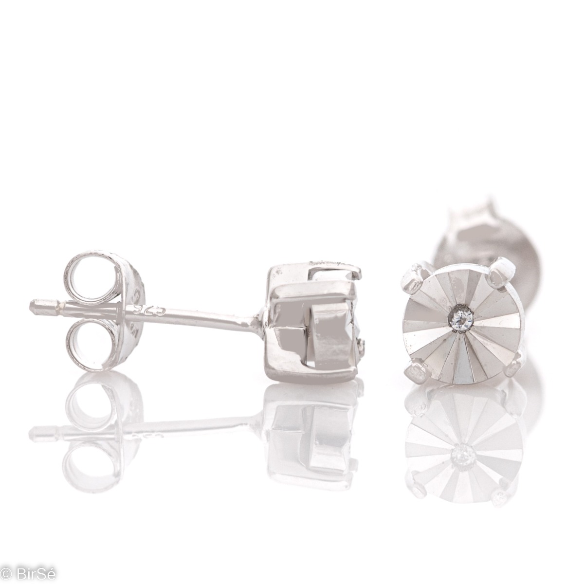 Delicate ladies' earrings, entirely made of fine rhodium silver with a spectacular zig-zag design. With the small size and pin fastening, the earrings are suitable even for small children.