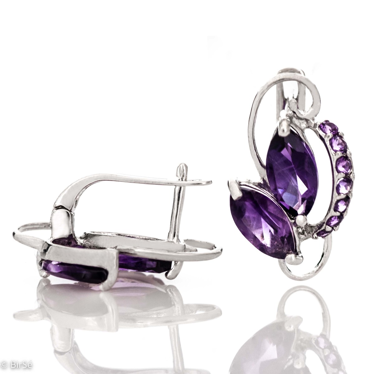 A silver masterpiece with a beautiful design - gift yourself a set of rhodium silver and magnetic natural amethyst earrings. Stand out from the rest with the complete set of earrings, ring and pendant.