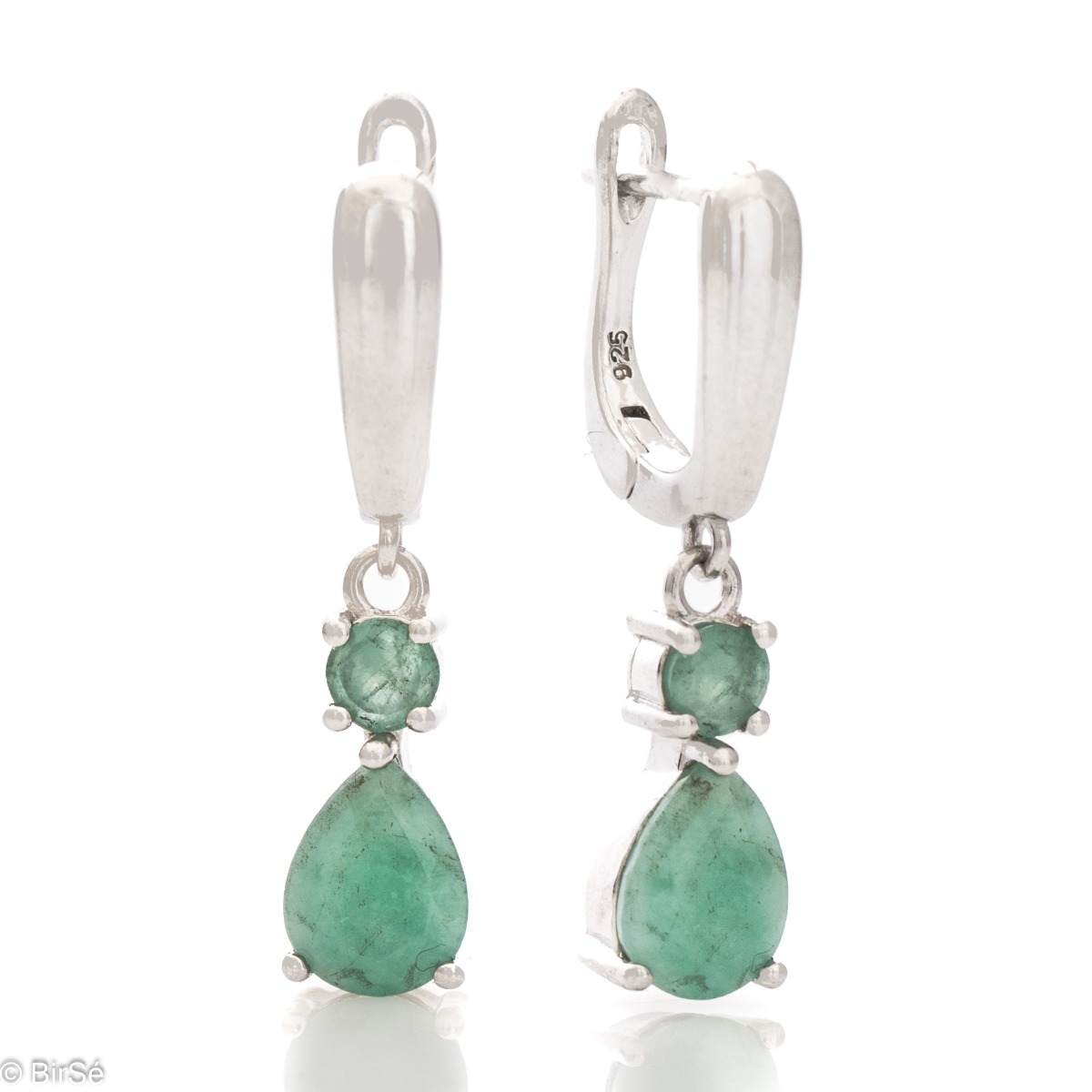 Fancy dangle earrings with English clasp. Finely cast silver and a majestic teardrop-shaped natural emerald. Complete with a ring and pendant with the same elegant design.