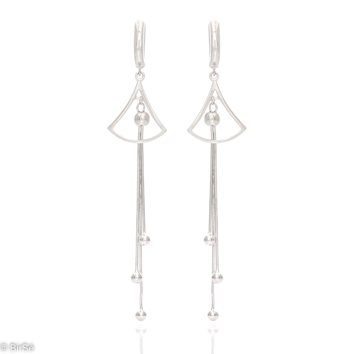 Unique rhodium silver dangle earrings with English clasp and delicate craftsmanship combining Venetian braid chains and fine beads. Suitable for the office or a pleasant walk with friends.