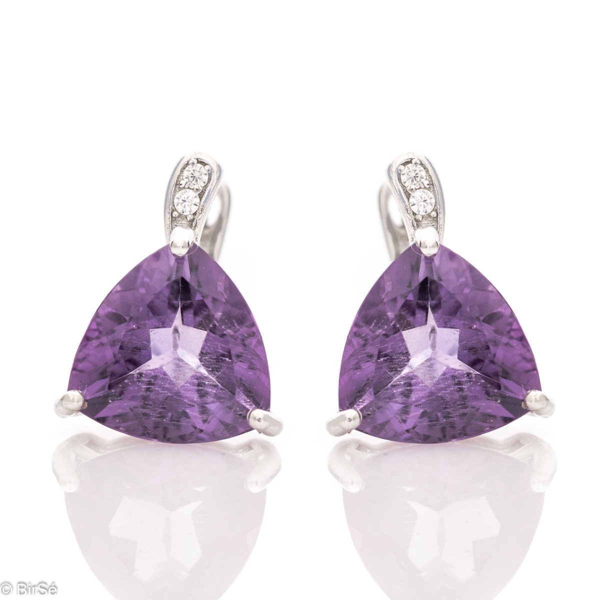 Dainty rhodium silver semi-dangle earrings with natural amethyst and a comfortable English clasp. The beautiful shape and soft purple shine make these earrings a perfect addition to your jewelry collection. You can combine with an elegant ring from the mo