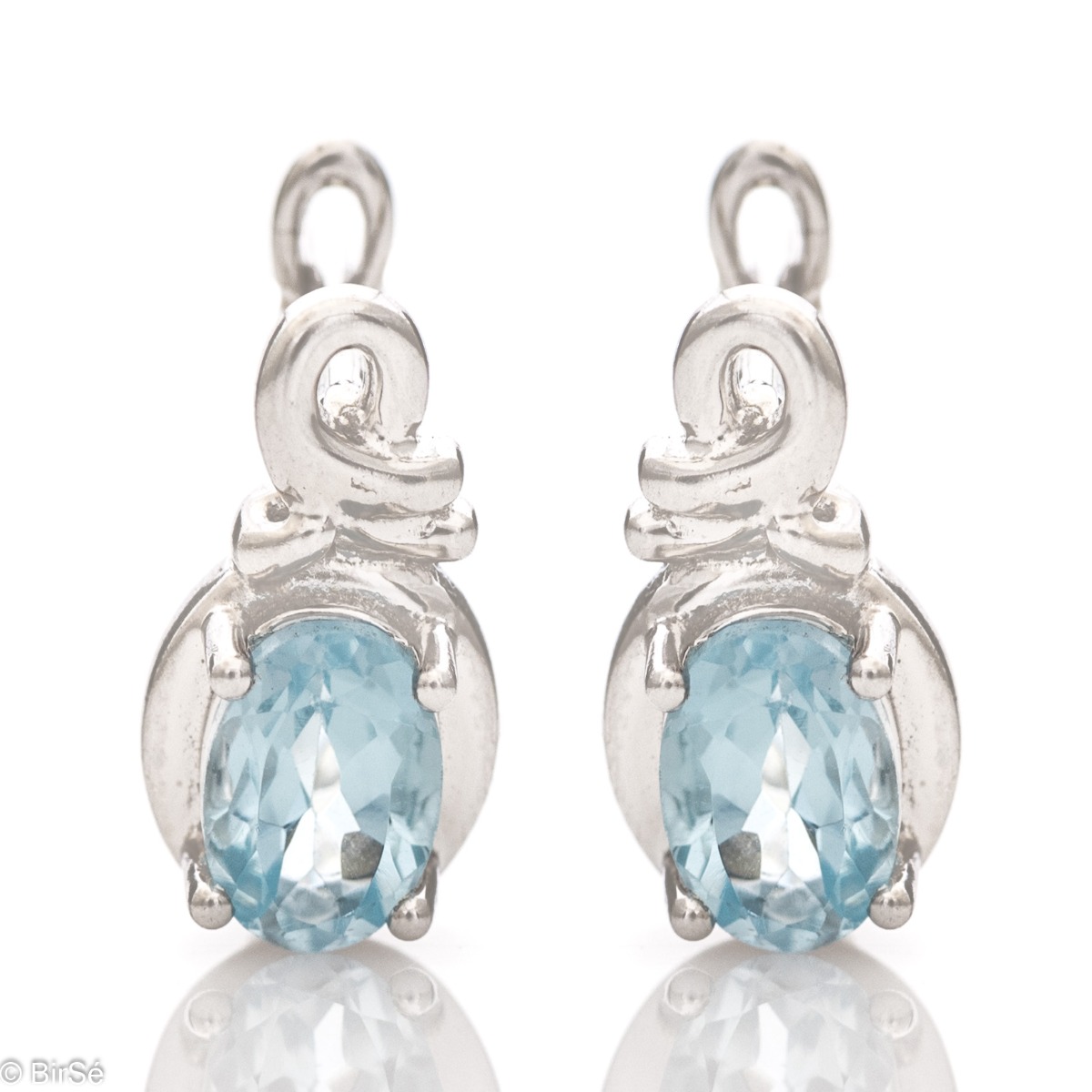 Exquisite ladies earrings with English clasp and delicate craftsmanship entirely of beautiful rhodium silver, complemented by a radiant natural blue topaz stone.