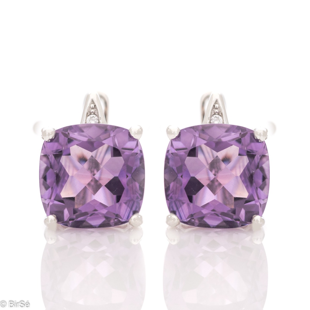 Dazzling and semi-dangle earrings for women with English clasp, made entirely of rhodium-plated silver, combined with natural amethyst and fine zircons.