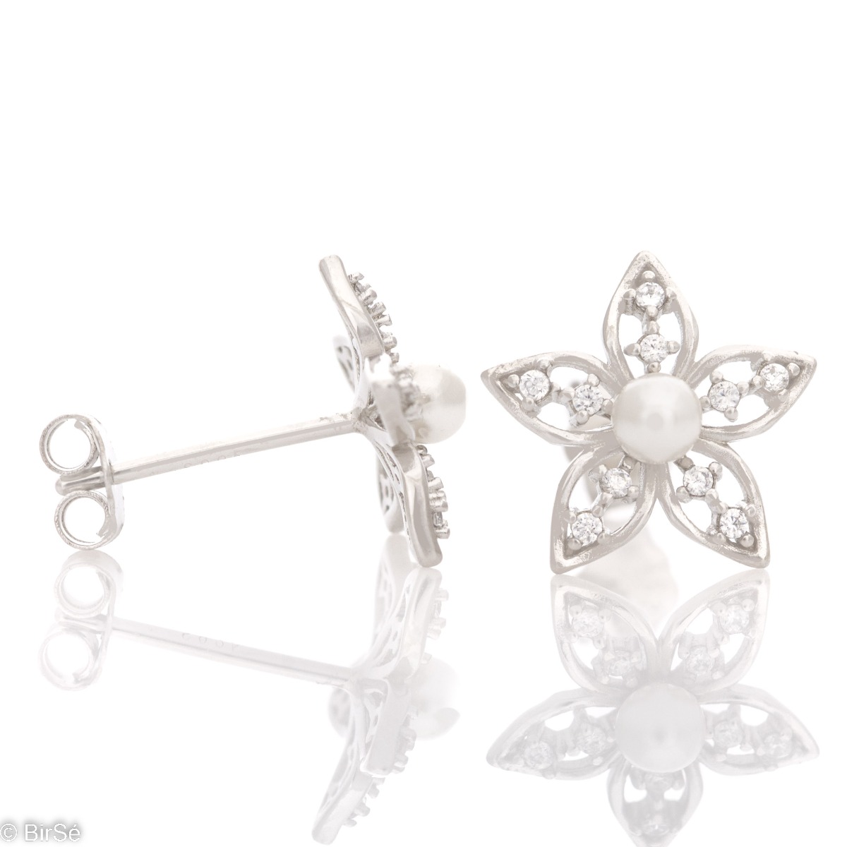 Spectacular women's stud earrings with an exclusive design combining delicate rhodium-plated silver with a flower shape and sparkling zircons. A fine white pearl is placed in the center of the flower for opulence.