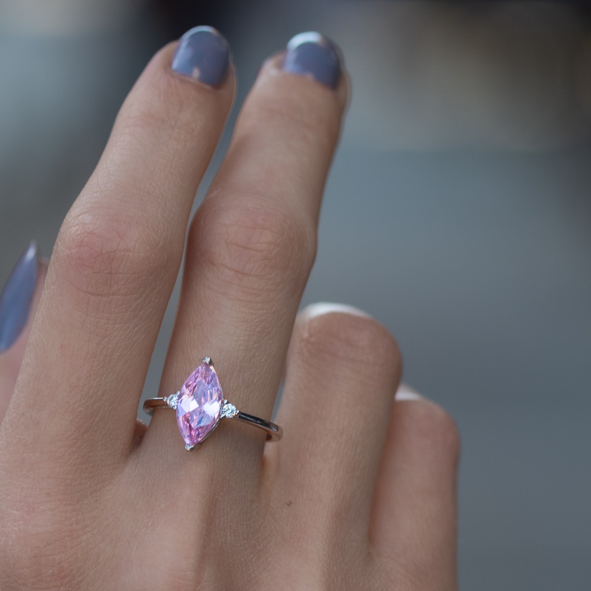 Capture everyone's hearts with a stunning silver ring with pink zircon. Exquisite rhodium-plated sterling silver and almond-shaped zirconia. A beautiful finish to the perfect look.