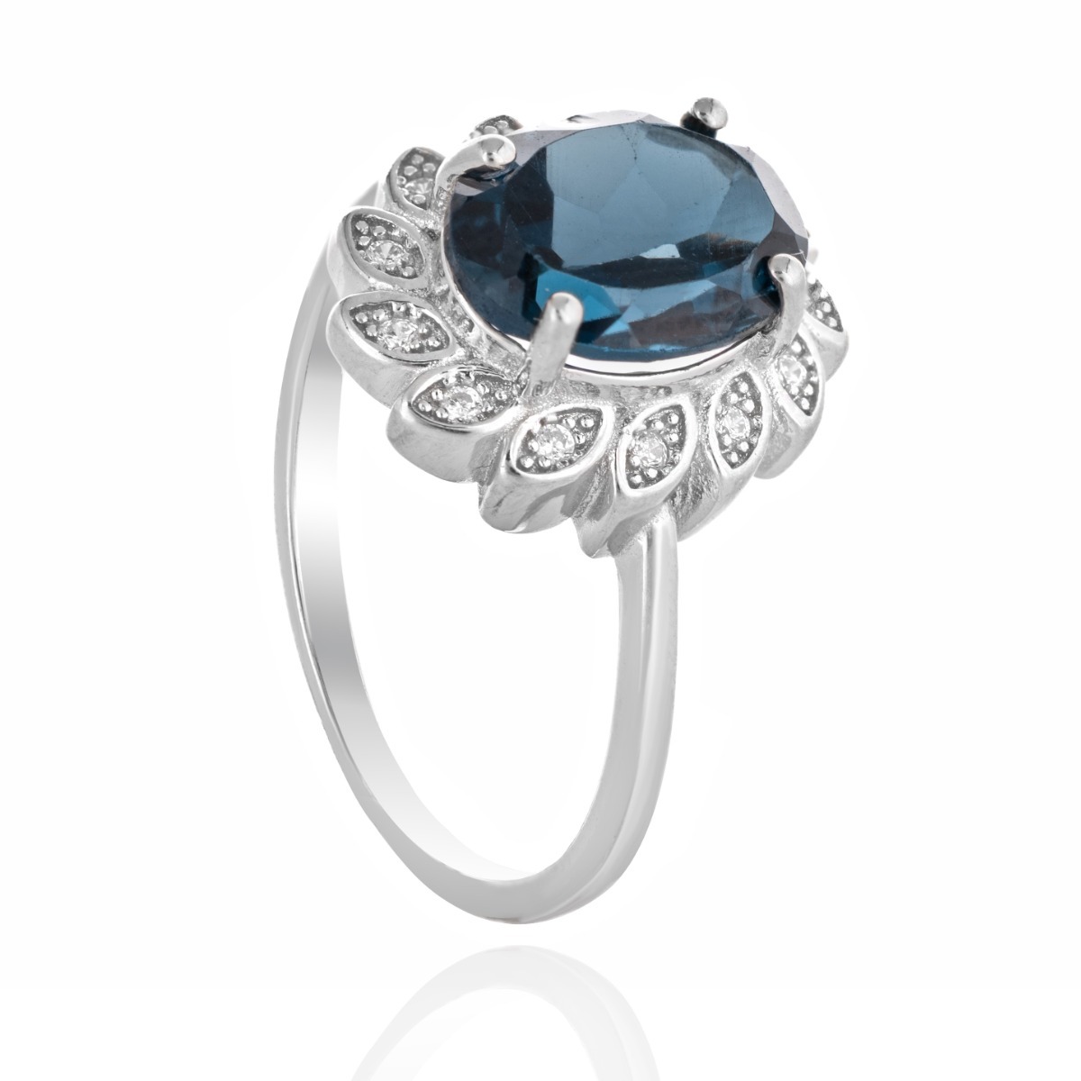 An exquisite women's ring with exquisite flower craftsmanship, combining captivating London topaz with sparkling zircons and delicate rhodium silver. Can be combined with earrings and pendant of the same model.