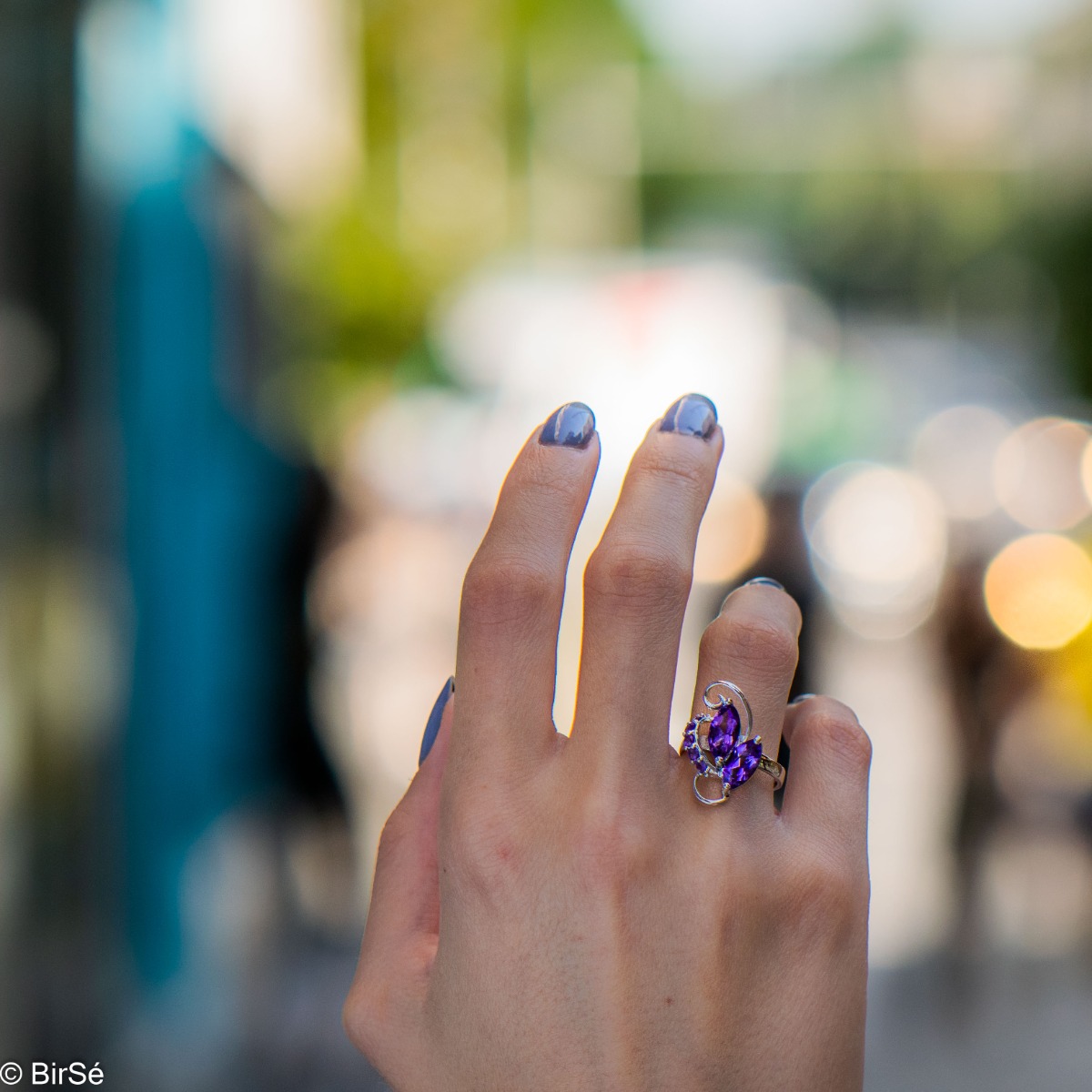 The perfect piece of jewelry obtained from a combination of rhodium-plated silver and a uniquely beautiful natural amethyst. A suitable gift for any sophisticated lady.