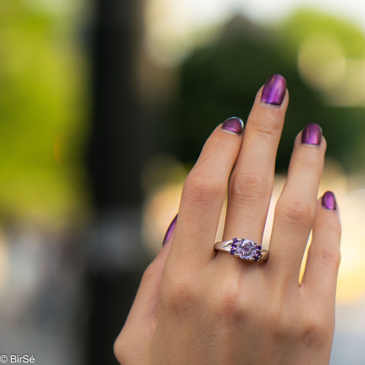 Enchanting beauty in a rhodium silver ring and unique natural amethyst stones. The gentle reflections of the silver and the wonderful color of the amethyst turn the jewel into a symphony of beauty. With earrings of the same model, every lady will be irres