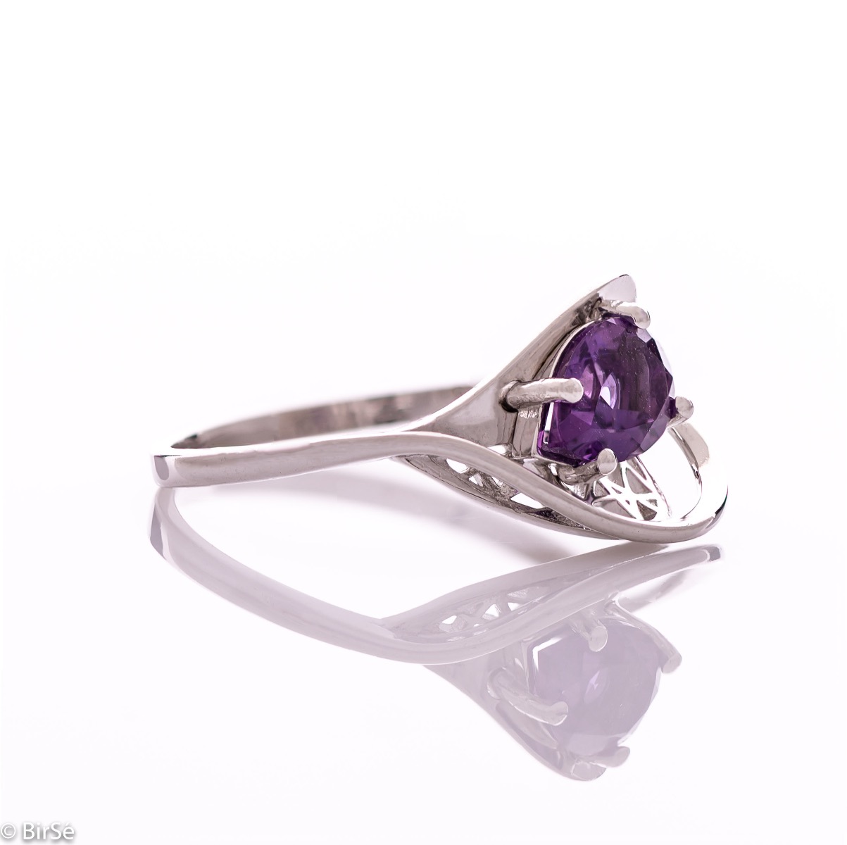 A spectacular women's ring with delicate workmanship entirely of rhodium-plated silver, resembling a heart intertwined with a radiant natural amethyst stone. It can be combined with a pendant and earrings of the same model.