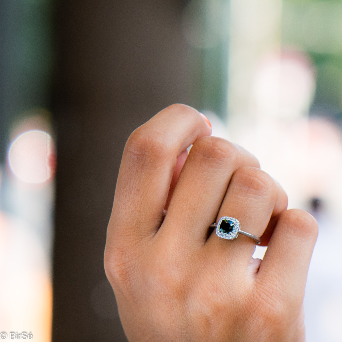 An elegant ring with precise craftsmanship from soft rhodium-plated silver. At the center of the jewel is set a mesmerizing green Chrome Diopside stone in the company of sparkling zircons. Part of a sophisticated set including a pendant and stud earrings.