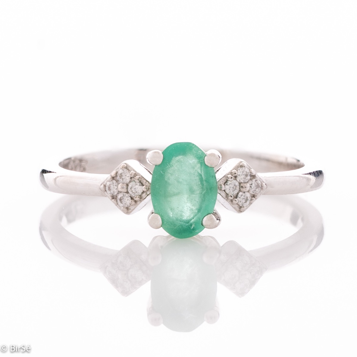 An amazing women's ring with exquisite craftsmanship and a delicate combination of classic rhodium-plated silver with a radiant natural emerald stone and sparkling zircons.