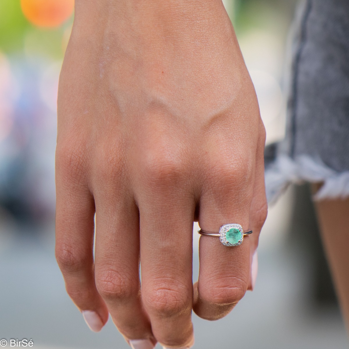 Delicate and precise craftsmanship of our new silver ring, combining a natural emerald surrounded by sparkling zircons.