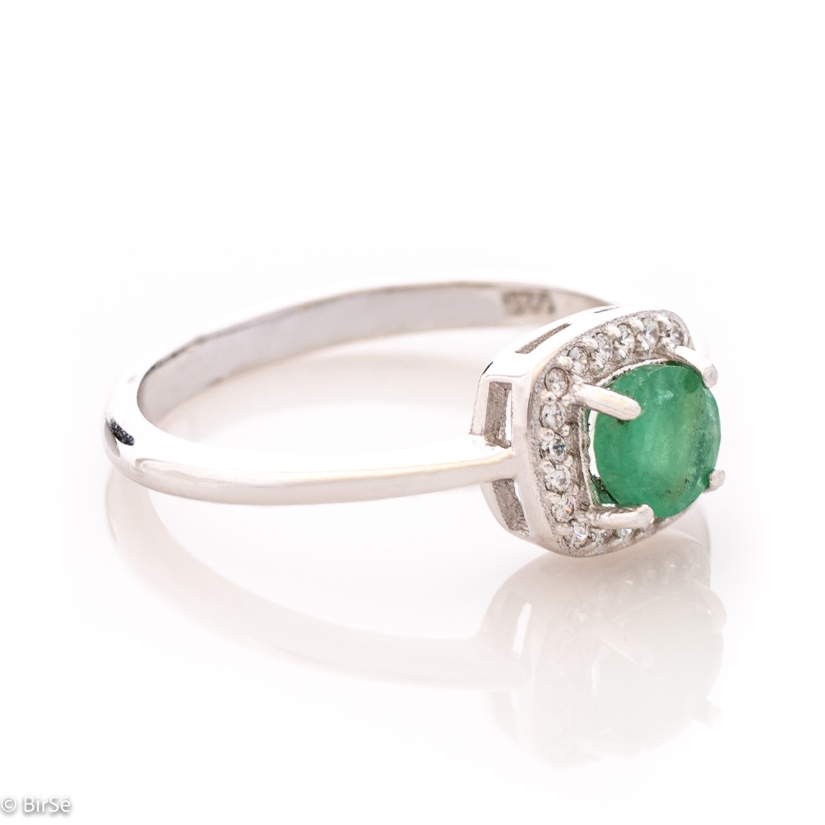 Delicate and precise craftsmanship of our new silver ring, combining a natural emerald surrounded by sparkling zircons.