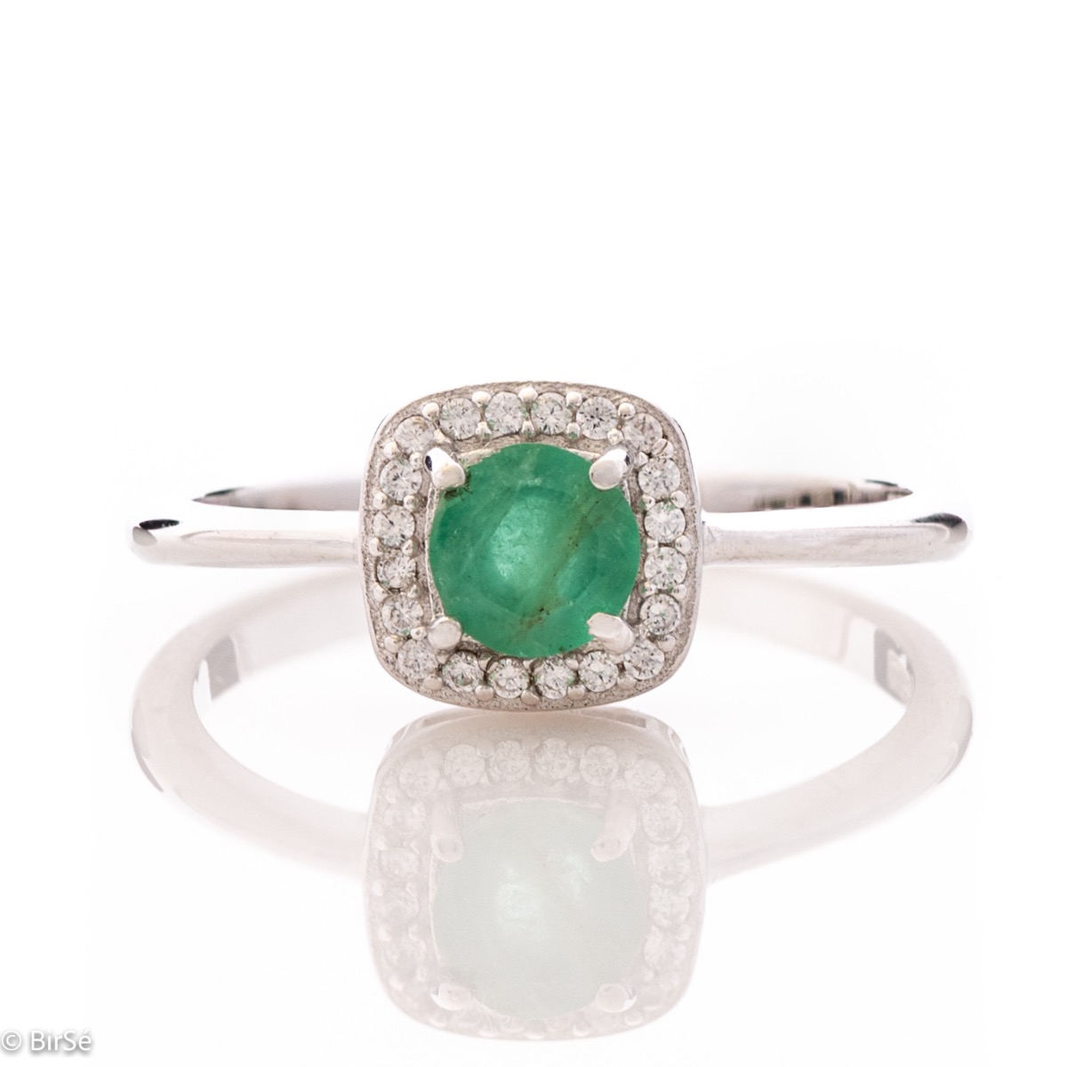 Delicate and precise craftsmanship of our new silver ring, combining a natural emerald surrounded by sparkling zircons.