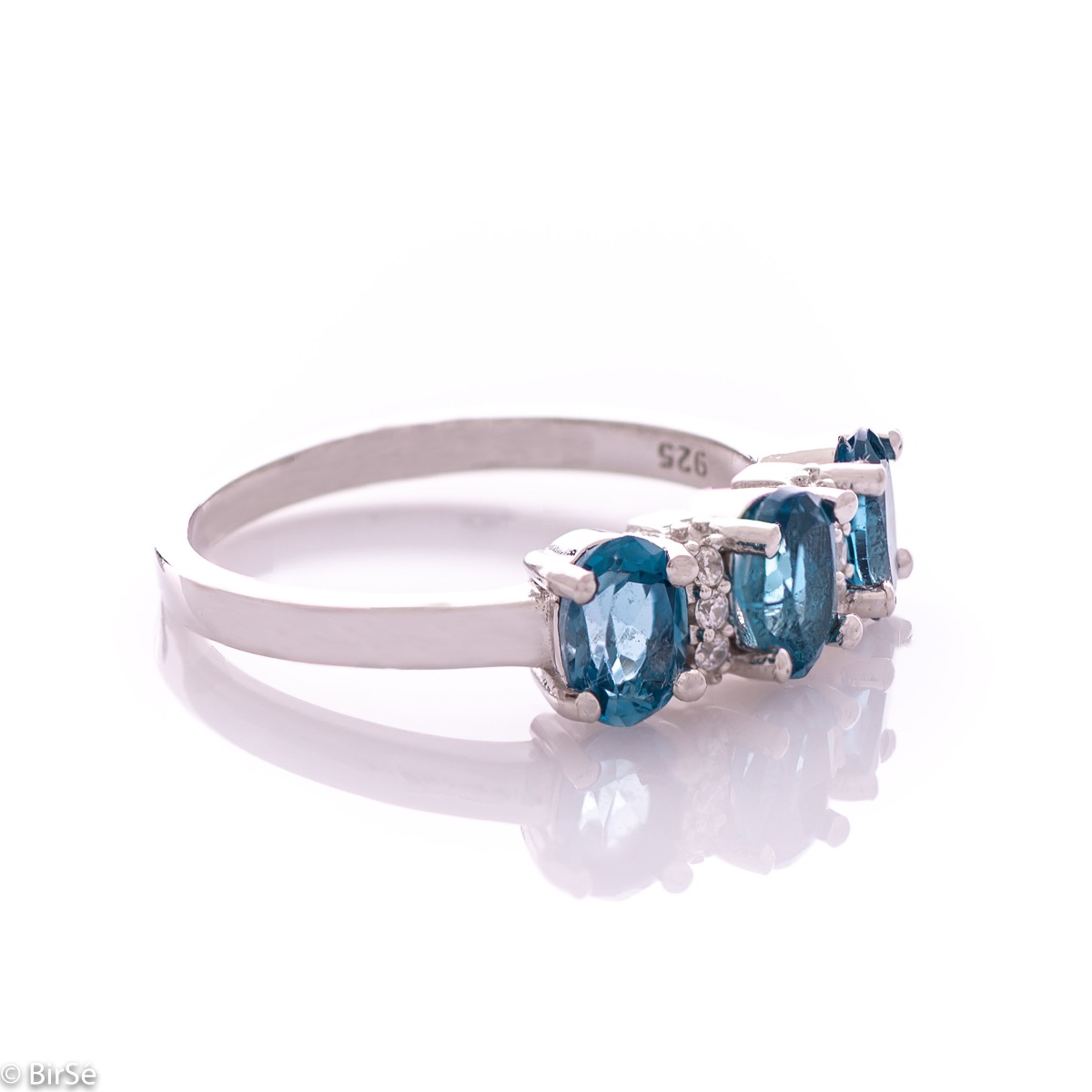 An elegant women's ring with delicate craftsmanship combining rhodium-plated silver with three brilliant natural London topaz stones and sparkling zircons.