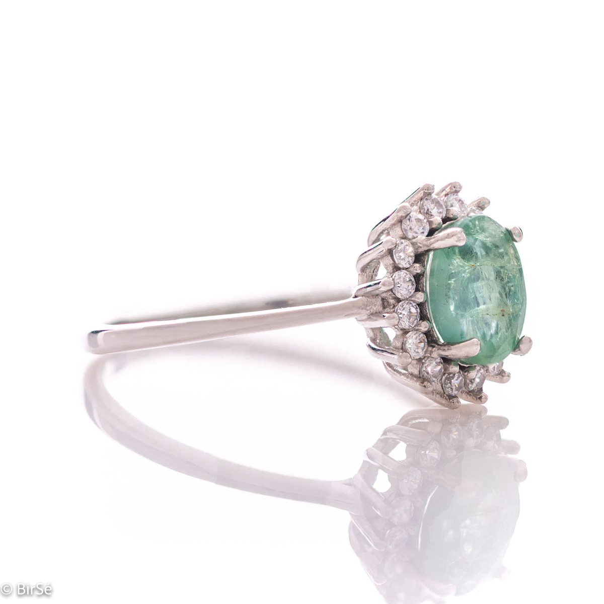 A radiant women's ring with delicate craftsmanship entirely in rhodium-plated silver, complemented by a unique natural emerald stone and the sparkle of fine zircons. Part of an exclusive set with a delicate pendant and earrings.