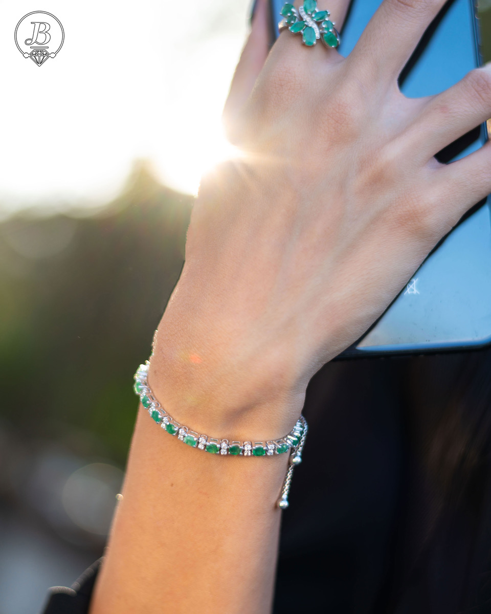 Silver Bracelet with Natural Emerald