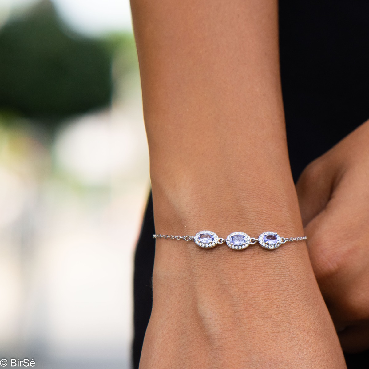 Elegant women's bracelet in soft silver with natural tanzanite stones, decorated with exquisite and subtle elements and sparkling zircons. The bracelet has an extension, for greater convenience when adjusting the length.