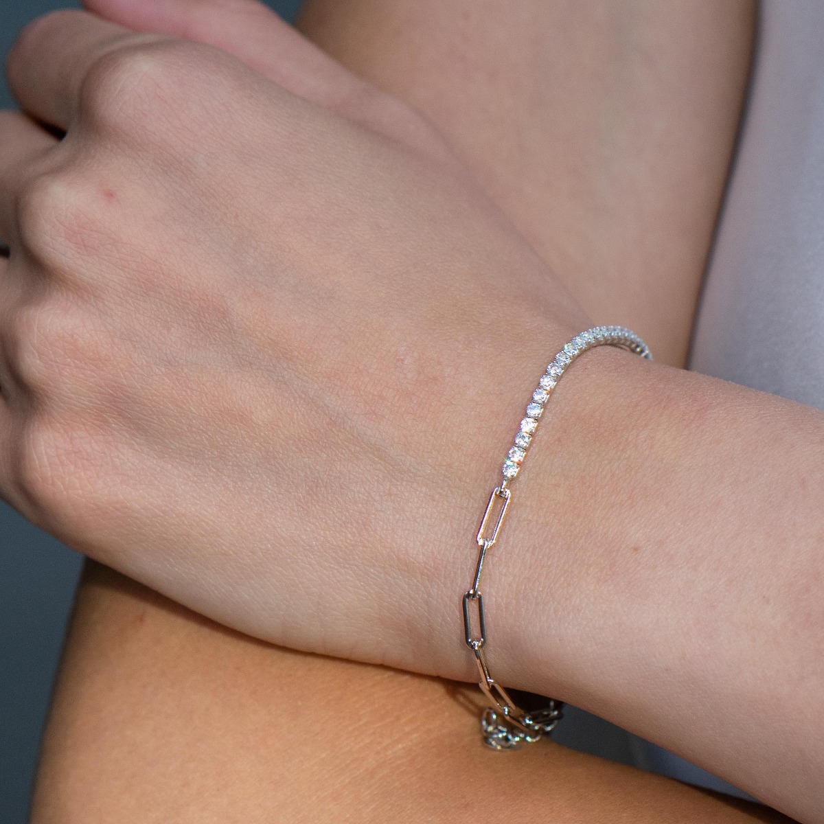 A charming women's bracelet made of rhodium silver with a row of sparkling zircons, in a successful combination with a classic braid for the rest of the chain. The delicate women's bracelet is a great BirSe gift idea.