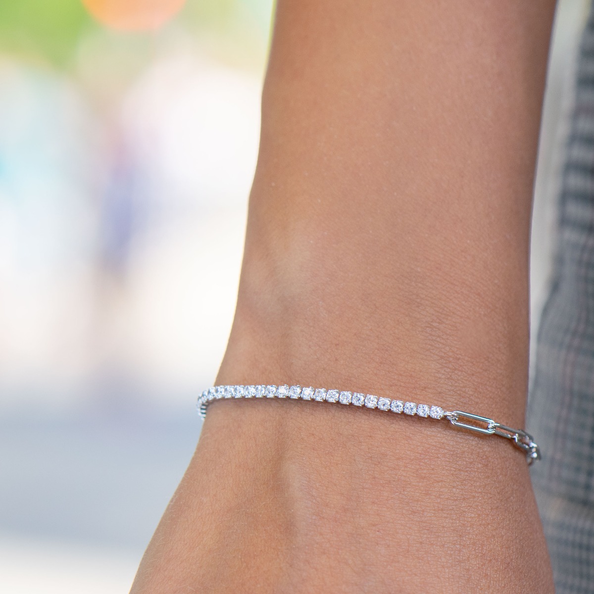 A charming women's bracelet made of rhodium silver with a row of sparkling zircons, in a successful combination with a classic braid for the rest of the chain. The delicate women's bracelet is a great BirSe gift idea.