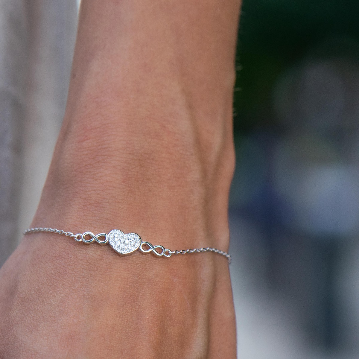 Ethereal women's jewelry in soft silver with an exquisitely crafted heart with sparkling zircons and ethereal infinities. The fine women's bracelet has an extension, for more convenience when adjusting the length.