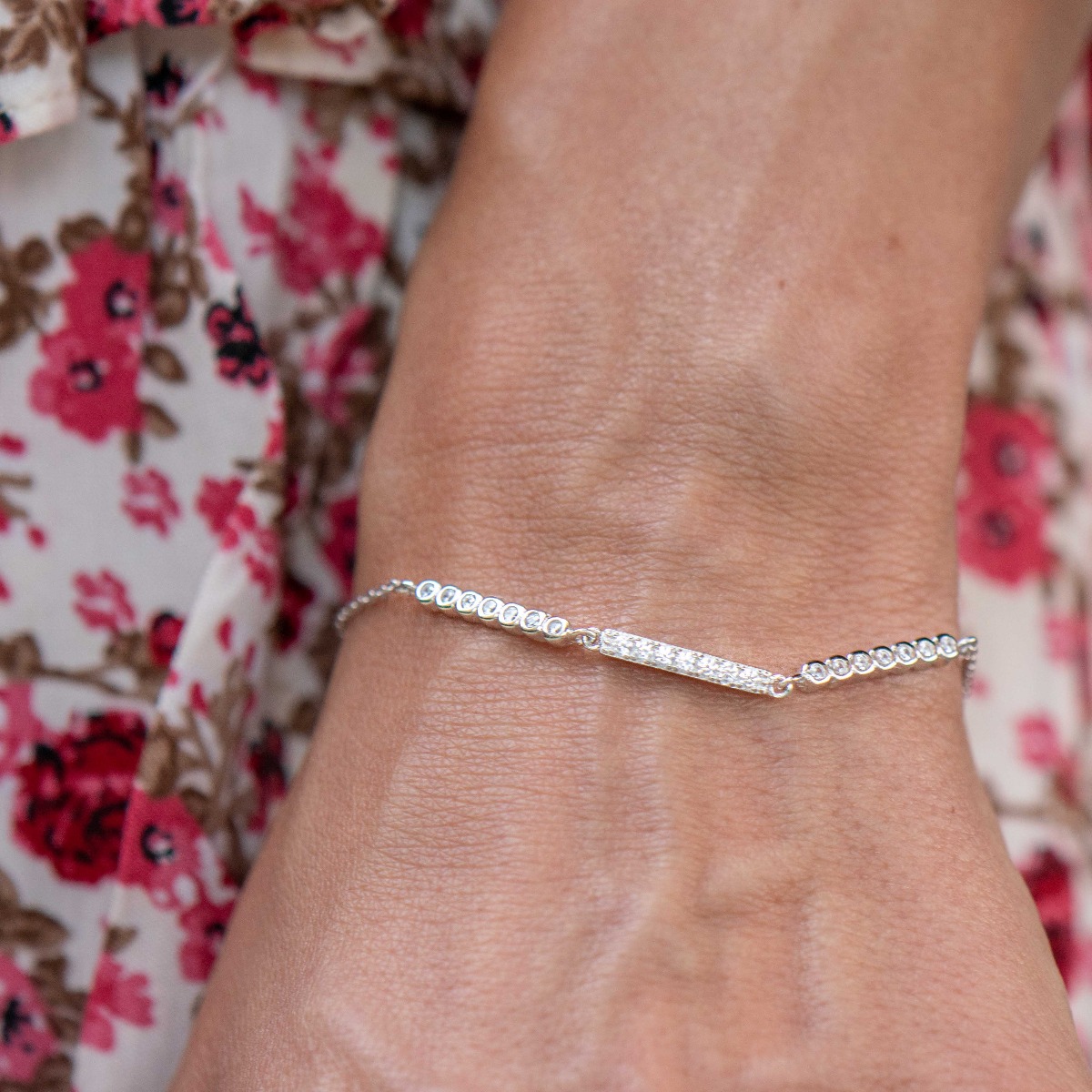 Captivating women's jewelry in soft silver with exquisite craftsmanship of three elements encrusted with sparkling zircons. The fine women's bracelet has an extension, for more convenience when adjusting the length. A new offer from BirSe for your special