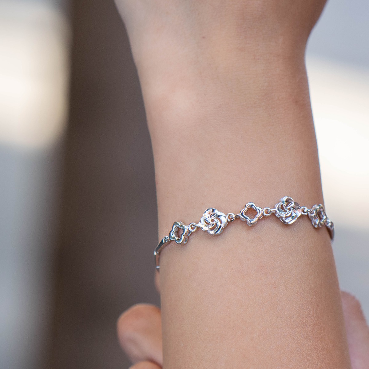 Silver Bracelet with Flowers 