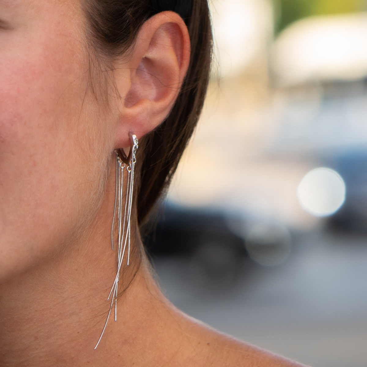 A lovely offering of earrings for your favorite jewelery collection. Elegantly crafted from fine rhodium silver on a pendant design with a comfortable English clasp.