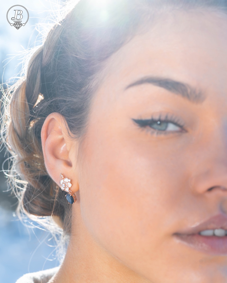 Elegant and beautiful women's earrings made of rhodium-plated rose silver, complemented by radiant natural sapphires and flowers with sparkling zircons.