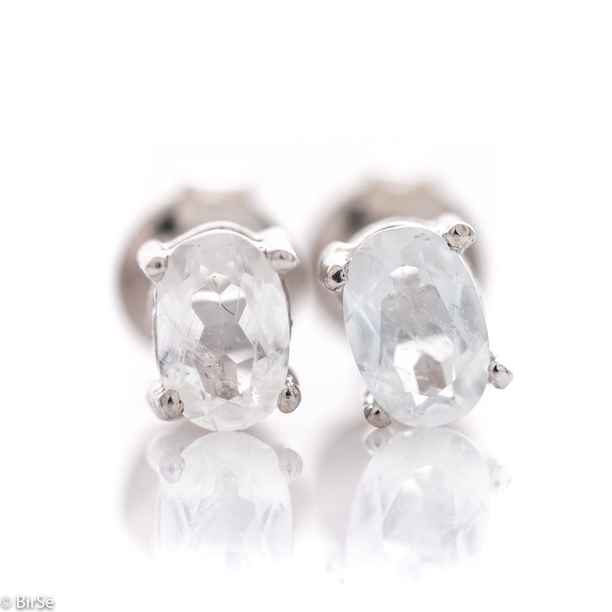 The gentle glow of a beautiful white topaz natural stone, combined with fine craftsmanship in all rhodium silver, in our new women's stud earrings.