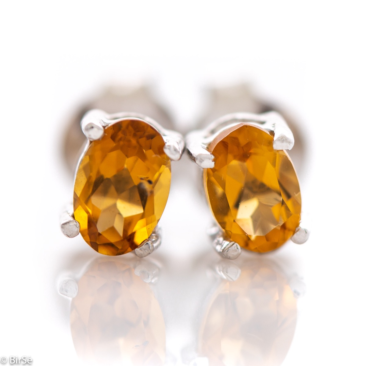 The gentle glow of a beautiful natural citrine stone combined with fine craftsmanship in all rhodium silver, in our new women's stud earrings.